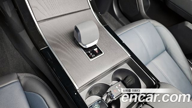 Land Rover Range Rover Velar 2.0 P400E Dynamic SE 2024 — фото 9