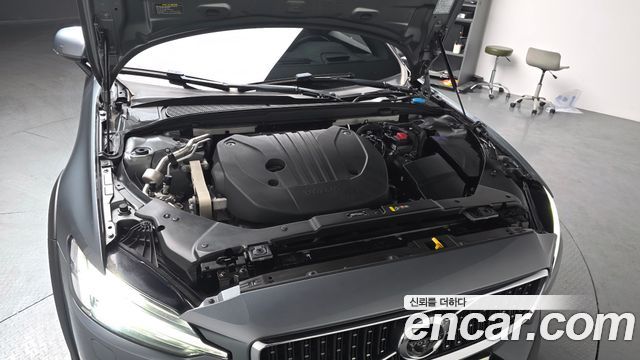 Volvo V60 Cross Country (II) B5 Pro AWD 2021 — фото 6