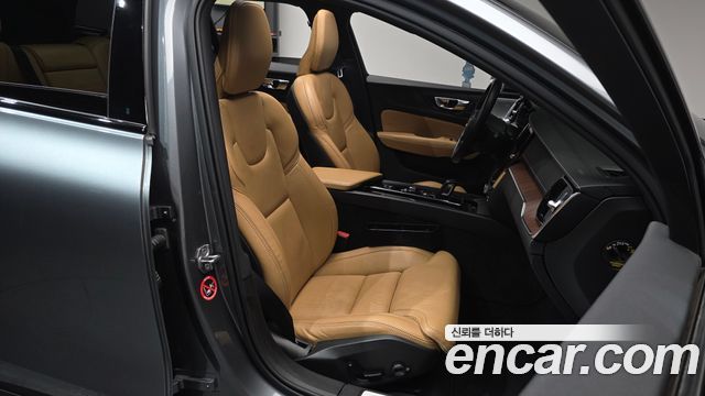 Volvo V60 Cross Country (II) B5 Pro AWD 2021 — фото 10