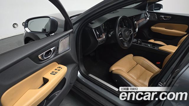 Volvo V60 Cross Country (II) B5 Pro AWD 2021 — фото 11