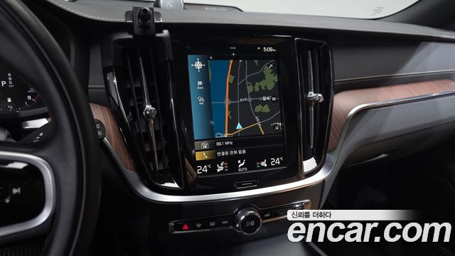 Volvo V60 Cross Country (II) B5 Pro AWD 2021 — фото 14