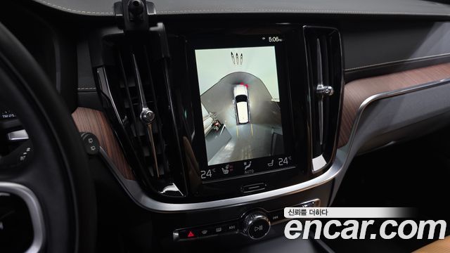 Volvo V60 Cross Country (II) B5 Pro AWD 2021 — фото 16