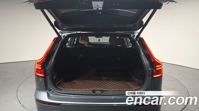 Volvo V60 Cross Country (II) B5 Pro AWD 2021 — фото 20