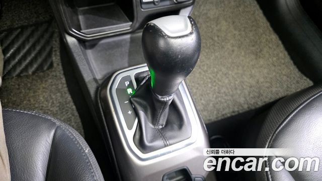 Jeep Renegade 2.4 Limited 2019 — фото 9