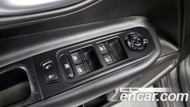 Jeep Renegade 2.4 Limited 2019 — фото 14