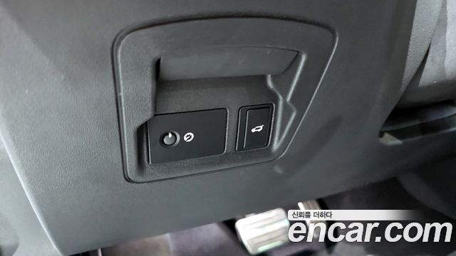 Land Rover Range Rover Velar 2.0 P250 R-Dynamic SE 2023 — фото 18