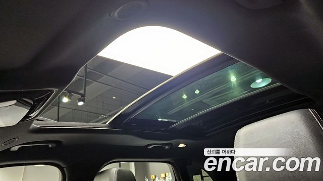 Land Rover Range Rover Velar 2.0 P250 R-Dynamic SE 2023 — фото 24