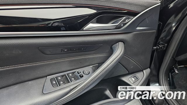 BMW 5 Series (G30) 520d Luxury Special Edition 2018 — фото 16
