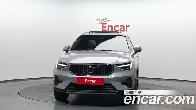 Volvo XC40 B4 Ultra Bright 2025 — фото 3