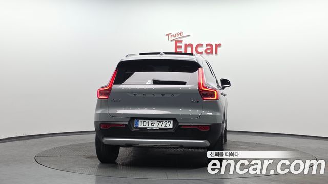 Volvo XC40 B4 Ultra Bright 2025 — фото 4