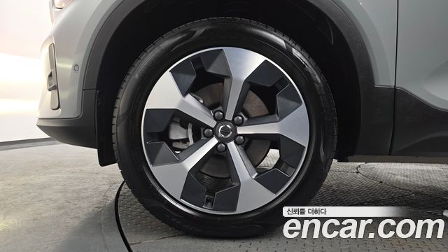 Volvo XC40 B4 Ultra Bright 2025 — фото 5
