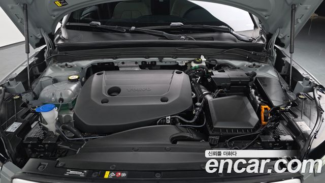 Volvo XC40 B4 Ultra Bright 2025 — фото 6