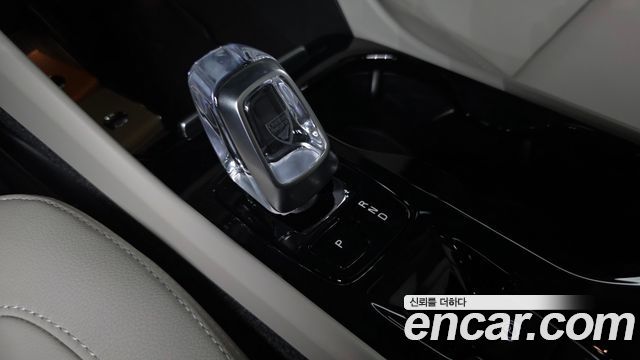 Volvo XC40 B4 Ultra Bright 2025 — фото 9