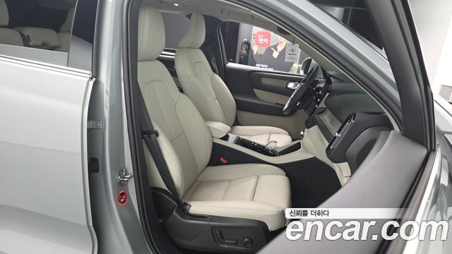 Volvo XC40 B4 Ultra Bright 2025 — фото 10
