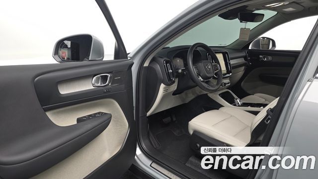 Volvo XC40 B4 Ultra Bright 2025 — фото 15