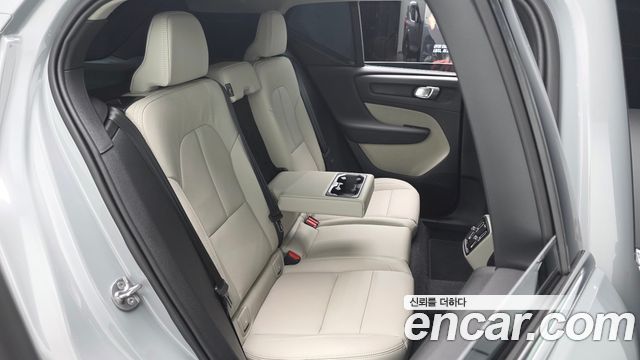 Volvo XC40 B4 Ultra Bright 2025 — фото 16