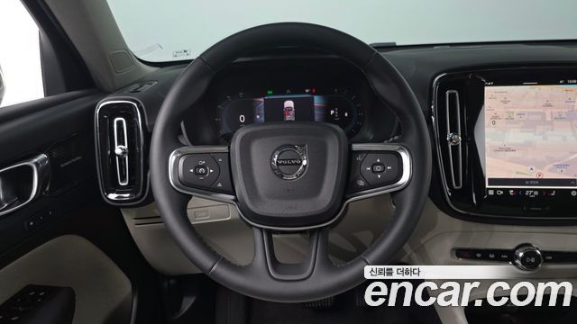 Volvo XC40 B4 Ultra Bright 2025 — фото 17