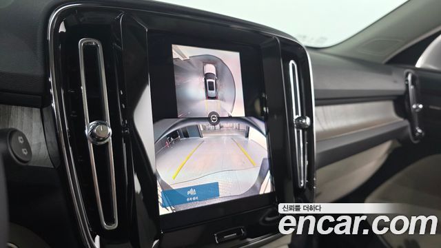 Volvo XC40 B4 Ultra Bright 2025 — фото 19