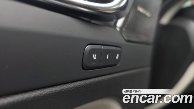 Volvo XC40 B4 Ultra Bright 2025 — фото 23