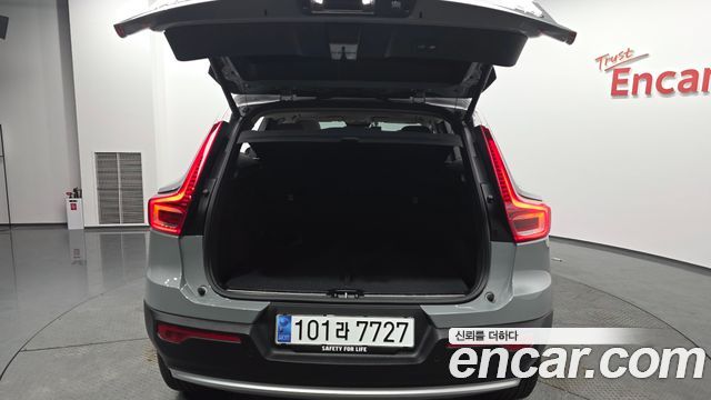Volvo XC40 B4 Ultra Bright 2025 — фото 24