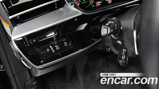 Audi A8 (D5) 55 TFSI Quattro LWB 2021 — фото 12