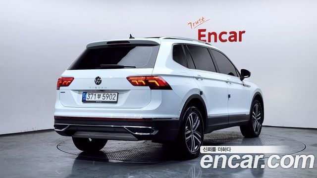 Volkswagen Tiguan Allspace 2.0 TSI Prestige 2022 — фото 2