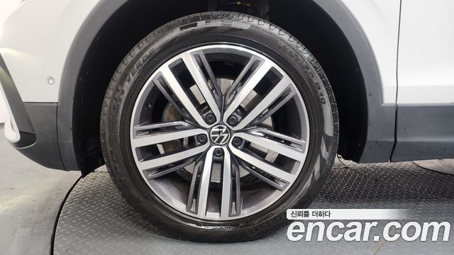 Volkswagen Tiguan Allspace 2.0 TSI Prestige 2022 — фото 5
