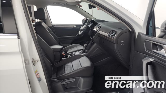 Volkswagen Tiguan Allspace 2.0 TSI Prestige 2022 — фото 11