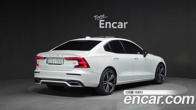 Volvo S60 (III) B5 R-Design 2022 — фото 2