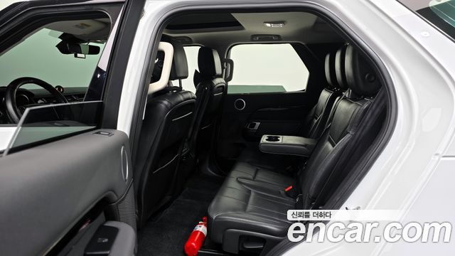 Land Rover Discovery 5 3.0 SD6 SE 2019 — фото 20