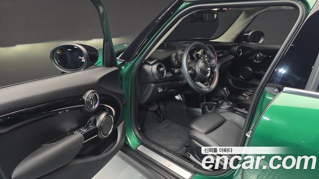 MINI Cooper S 5Door HIGH 3rd 2020 — фото 10