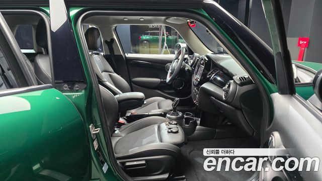 MINI Cooper S 5Door HIGH 3rd 2020 — фото 11