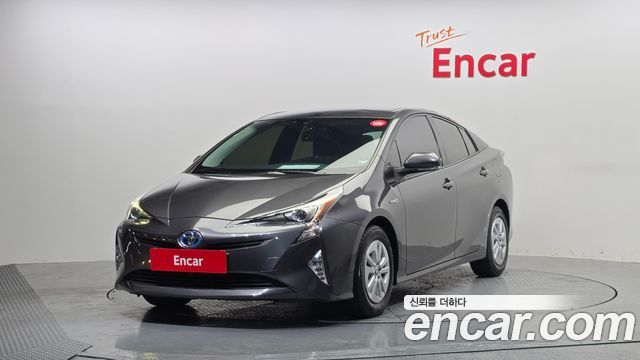 Toyota Prius (IV) 1.8 E 2018 — фото 1