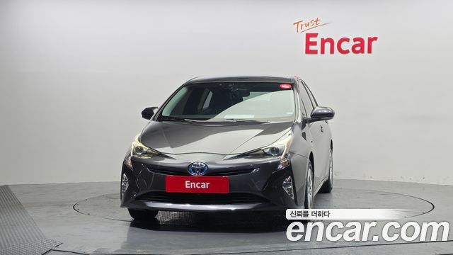Toyota Prius (IV) 1.8 E 2018 — фото 3