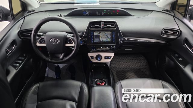 Toyota Prius (IV) 1.8 E 2018 — фото 7