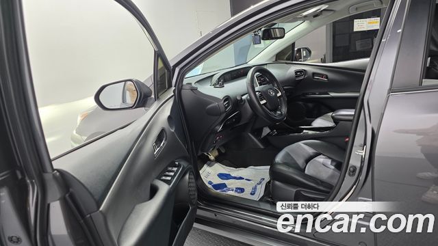 Toyota Prius (IV) 1.8 E 2018 — фото 10