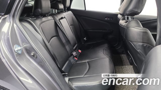 Toyota Prius (IV) 1.8 E 2018 — фото 12