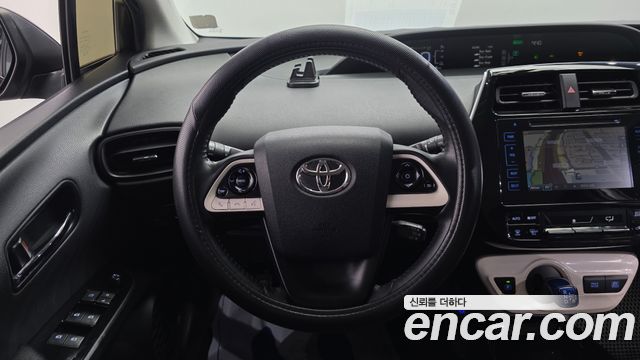 Toyota Prius (IV) 1.8 E 2018 — фото 13