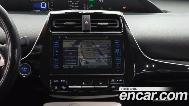 Toyota Prius (IV) 1.8 E 2018 — фото 14