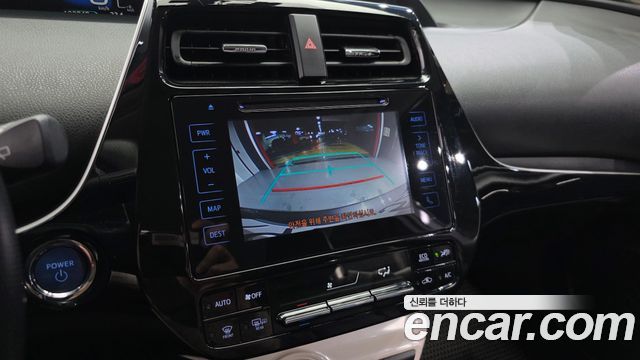 Toyota Prius (IV) 1.8 E 2018 — фото 15