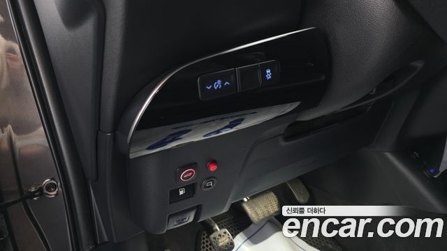 Toyota Prius (IV) 1.8 E 2018 — фото 18