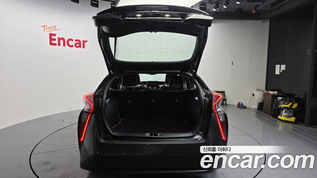 Toyota Prius (IV) 1.8 E 2018 — фото 20