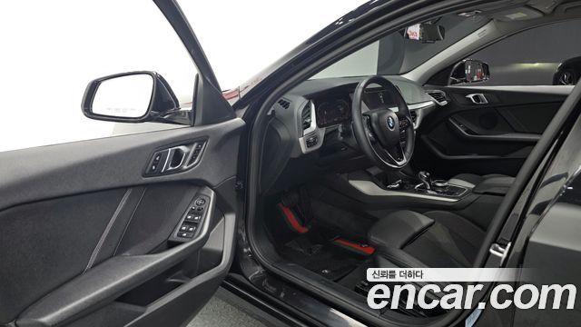 BMW 1 Series (F40) 118d Joy First Edition 2020 — фото 10