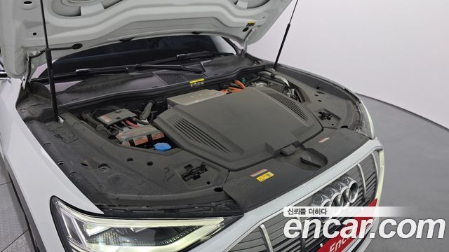 Audi e-tron 50 Quattro Sportback 2021 — фото 6