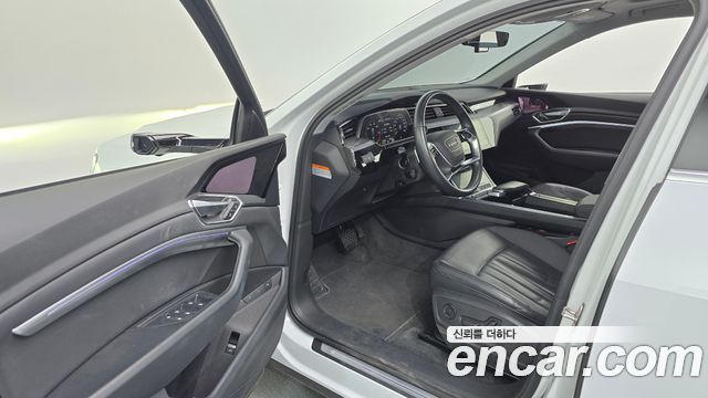 Audi e-tron 50 Quattro Sportback 2021 — фото 10