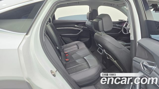 Audi e-tron 50 Quattro Sportback 2021 — фото 12