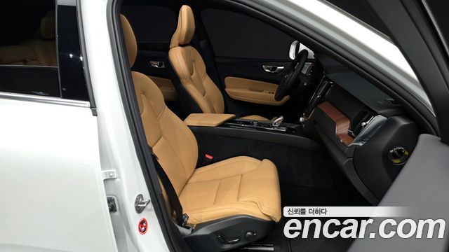 Volvo XC60 (II) B5 Ultra Bright 2025 — фото 11