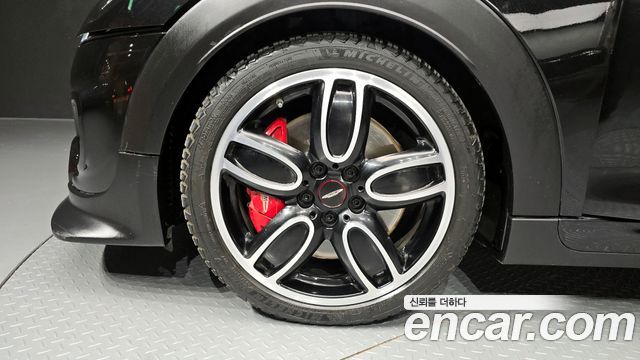 MINI Cooper S Convertible JCW 3rd 2019 — фото 5
