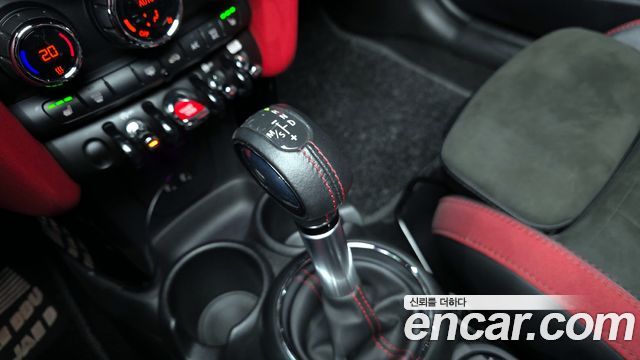 MINI Cooper S Convertible JCW 3rd 2019 — фото 9