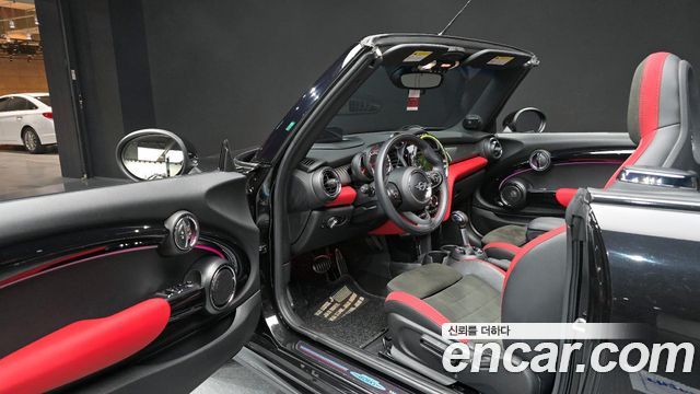 MINI Cooper S Convertible JCW 3rd 2019 — фото 10